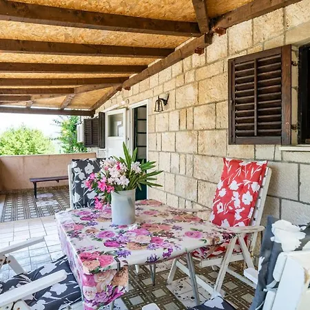 Odmor U Mediteranskom Okruzenju Apartment